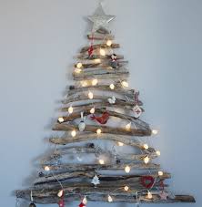 C'est une véritable petite forêt qui pousse en ce moment dans mon salon ! Sapin En Bois Flotte A Fabriquer Pour Noel 56 Idees Charmantes