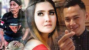 Nella kharisma semakin lengket dengan malik, sang suami yang tak lain adalah seorang peabuh gendang. Alasan Nella Kharisma Sejauh Ini Tak Pernah Perlihatkan Wajah Suami Dulu Nempel Dengan Cak Malik Tribun Medan