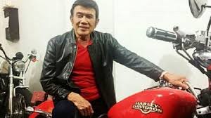 Berikut cuplikan syair nyanyian / teks lagunya di hati ini rela walau menderita di batin ini tulus walau kan tersiksa aku terlanjur sudah mencintai dia walau ku tahu dirinya telah berdua di hati ini rela walau menderita … 10 Lagu Rhoma Irama Terpopuler Yang Liriknya Penuh Petuah