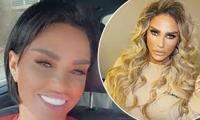 Katie's joined by harriet dow @harryhat who says her wig has boosted her confidence after losing her hair when she was diagnosed with secondary. Katie Price Showcases Her Natural Hair And Pixie Cut In A Beaming Selfie Daily Mail Online