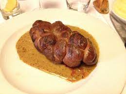 Verser la sauce sur la viande et servir de suite. Rognon De Veau Entier Grille Sauce Moutarde A L Ancienne Attention Il Est Enorme Picture Of Au Boeuf Couronne Paris Tripadvisor