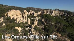 Géré par la mairie d'ille sur tet le site des orgues est un lieu unique en france, un paysage de cheminées de fées à la beauté fragile, éphémère. Les Orgues D Ille Sur Tet Pyrenees Orientales France Vue Du Ciel Drone Expert Youtube