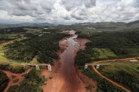 Corren el riesgo de ruptura y están siendo arregladas de tragedia en brasil. La Rotura De La Presa Minera En Brasil Contamino 305 Kilometros De Un Rio