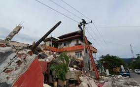 Gempa ini tepatnya berlokasi di darat pada jarak 4 kilometer. Aktivitas Gempa Sulawesi Barat Dinilai Aneh Dan Tidak Lazim Warga Diimbau Waspada Kabar24 Bisnis Com