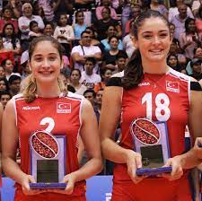 Hande baladın / kübra akman / meliha i̇smailoğlu meryem boz / simge aköz / şeyma ercan / tuğba şenoğlu / zehra güneş. Vakifbanksporkulubu Pa Twitter 20 Yas Alti Dunya Sampiyonasi Nda En Iyi Smacor Secilen Tugba Senoglu Ve En Iyi Orta Oyuncu Secilen Zehra Gunes I Tebrik Ederiz Https T Co Yiziebksuf