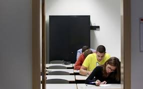 Guia geral de exames 2021 exames finais nacionais do ensino secundário e acesso ao. Exames Nacionais Vao Ter Mais Perguntas Obrigatorias Para Evitar Notas Demasiado Altas Educacao Jornal De Negocios