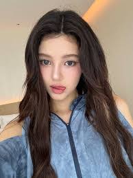 Danielle Marsh's Instagram, Twitter & Facebook