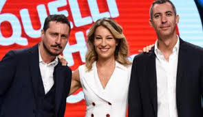 Ospiti dal mondo dello spettacolo, sketch comici, collegamenti dagli stadi, tanto calcio ma anche altri sport e un ampio spazio dedicato al mondo del web e dei social. Come Partecipare A Quelli Che Il Calcio Come Pubblico