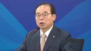 ^ '김영춘 사퇴' 오거돈 부산시장 야권단일 후보…서병수 맞대결. ì •ì¹˜ ì˜¤ê±°ëˆ ë¶€ì‚°ì‹œìž¥ ë¶€ì¸ ê´€ìš©ì°¨ ì‚¬ìš© ì‚¬ê³¼ ì‹œë¯¼ ê¸°ì¤€ì— ë§žì§€ ì•Šì•„ Ytn