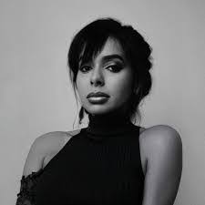 Mischa White's Instagram, Twitter & Facebook