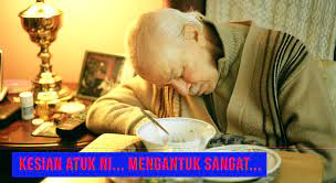 Danny amat gembira kerana hajatnya untuk melancong ke china tercapai apabila mendapat tiket melancong percuma ibarat orang mengantuk disorongkan. Kenapa Perlu Sorongkan Bantal Kepada Orang Mengantuk