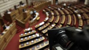 Το νομοσχέδιο για τις αλλαγές στα εργασιακά που προωθεί η κυβέρνηση αναμένεται να ψηφιστεί σήμερα, στη βουλή. Boylh Ergasiako Nomosxedio Oi Topo8ethseis G Loberdoy Pipilh Roysopoyloy Kai Allwn Boyleytwn Ths Pleiopshfias Enothtes Politikh Real Gr