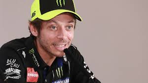 Je m'y suis essayé en créant ma page facebook valentino rossi par chris, cela m'a doublé le nombre de chose à gérer et me demandait trop de temps, ce n'est pas pour moi. Motogp Zoff Zwischen Valentino Rossi Und Prasident Von Aragon