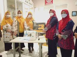 Check spelling or type a new query. Dekranasda Sulsel Sumbang Mesin Jahit Obras Untuk Ukm Di Makassar Herald Makassar