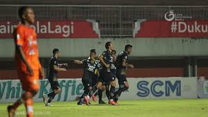 Statistik menarik laga persib vs persebaya. Hasil Piala Menpora 2021 Dramatis Persib Tekuk Persiraja 2 1