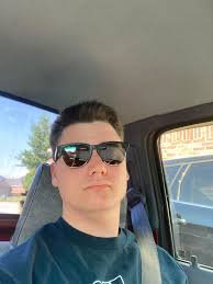 18M looking for that special emo girl :3