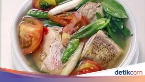 Lemper is an indonesian savoury snack made of glutinous rice filled with seasoned shredded chicken, fish abon or serundeng.the specific lemper filled with seasoned shredded chicken is called lemper ayam (lit: 10 Sop Ikan Yang Sedap Ini Cocok Untuk Makan Siang