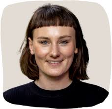 Naomi Pratt's Instagram, Twitter & Facebook