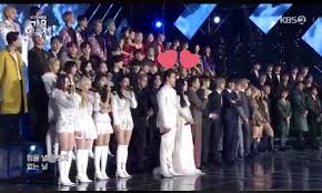 I had to make a post. Cath On Twitter I Mean They Are In A Position To Take The Big Wedding Picture Here Why Do Jinyoung And Irene Left Dongyup In His Grey Suit While Both Of Them