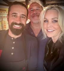 Kari Crowder's Instagram, Twitter & Facebook