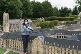Dimensions de la trame de 10cm sur 10 cm et une épaisseur de 2,5 l'ouverture de la photographie est de 5cm par 5cm. Elancourt France Miniature Retrouve Ses Visiteurs Cette Semaine La Gazette De Saint Quentin En Yvelines