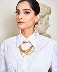Polubienia 81 6 Tys Komentarze 356 Sonam K Ahuja Sonamkapoor Na Instagramie For Maisonvalentino Haut Sonam Kapoor Bollywood Fashion Celebrity Style Veteran actor govinda took to instagram to shower praises at ranveer singh. pinterest