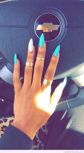 heller blauer nagellack mit einem weissen nagel blauer einem heller mailanderspitzekloppeln mit nagel blue nails bright blue nails summer acrylic nails
