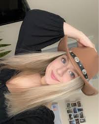 Ashley Emerick's Instagram, Twitter & Facebook