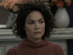 So pretty 💕 love the new hair style