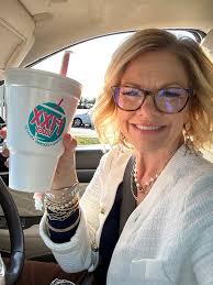 Shes excited!!!!!! So are we ❤️❤️❤️❤️❤️❤️❤️ Hurry up 4.15 😍😍😍🐦