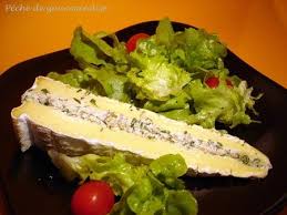 Brie Farci Aux Noix Et Aux Herbes Du Jardin Peche De Gourmandise Peche De Gourmandise Gourmandise Cuisine