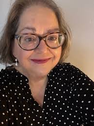 Yvonne Hare's Instagram, Twitter & Facebook