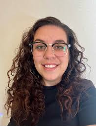 Zoe Reeves's Instagram, Twitter & Facebook