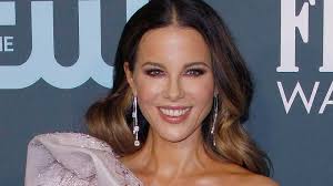 Beckinsale, 47, was photographed with sheen, 22, at jfk airport on. Kate Beckinsale Spielt Hauptrolle In Prisoner S Daughter Sky