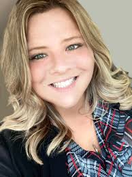 Krystal Lohr's Instagram, Twitter & Facebook