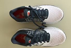 In addition to the redesigned upper of the vongo v4, the new and closed instep is surely the most radical update compared to the v3. New Balance Fresh Foam Vongo V3 Joggen Online