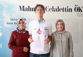 'sabah kalktığımda beni hırslandıran durum, ailemin çabaladığını bilmekti' robert lisesi'ni, tam burslu olarak tamamladığını anlatan mahir gündoğdu, okul dönemimde, çemişgezek'in yemişdere köyünde ailemin yanında koyun güdüp, sağımlarına da yardım ediyordum. Yks Birincileri Basarilarinin Sirrini Acikladi Ntv