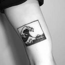 Yi Stropky Den 30 Siyah Beyaz Dovme Modeli Ile Minimal Ornekler Sanatli Bi Blog Dovme Beyaz Dovme Tattoo