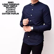 Model baju pria gemuk memang tidak banyak tapi bukan berarti anda tidak bisa memadu padankan model yang ada agar anda dapat terlihat jauh lebih menarik. Model Kemeja Lengan Panjang Pria Kerah Sanghai Warna Navy Kombinasi Kancing Putih Kemeja Pria Kemeja Lengan Panjang