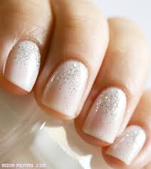 También se podría pintar las uñas con esmalte dorado y plata, pero llegar a lograr el brillo que obtenemos con las pegatinas (stickers) resulta muy complicado, y en. Unas Con Brillo Para Las Fiestas Mas Elegantes Unas Para Novia Unas Boda Unas Con Brillo