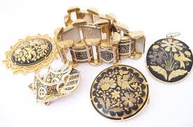 Black And Gold Jewelry From Spain Damascene Bracelet And Pins Toledo Damascene Jewelry Vintage Lot Of 5 1950s Black And Gold Spanish Brooches Link Bracelet Link Bracelets Vintage Jewelry Jewelry