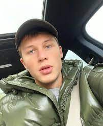 Since his first releases in 2018, his most successful single was released in 2020, called svag. Hvilken Norsk Artist Ville Victor Leksell Teamet Opp Med