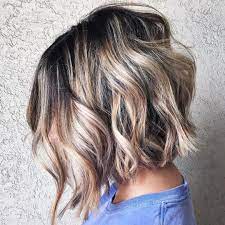 Choppy Angled Bob With Messy Waves Angledbob Hair Styles Short Hair Styles Textured Bob Hairstyles