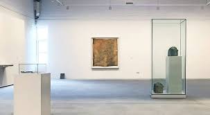 Falls es probleme mit der anmeldung geben sollte, setzen sie sich bitte mit den mitarbeiterinnen der bibliothek in verbindung. Kuratorin Fuhrt Durch Die Ausstellung Im Museum St Wendel Mia Munster