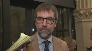 New selfie gadget coming, with fresh strategy to fight copycats