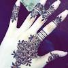 Most indian women chose henna flower designs to achieve a feminine and delicate look. 1