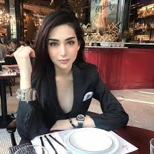 ตำรวจ สน.ทองหล่อ จับกุม เบล บุษญา ลูกสาวบรรยิน ตั้งภากรณ์ พร้อมพวกรวม 3 คน ขณะขับรถเบนซ์หรูคาด่าน ตรวจพบฉี่ม่วง (9 มี.ค.) เมื่อเวลา 03.00 น. Bloggang Com