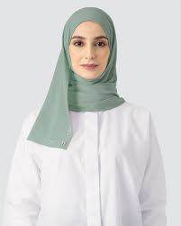 The entrepreneur is behind the naelofar hijab brand and also hosts her own talk show next to neelofa. Naelofar Clearance Sale