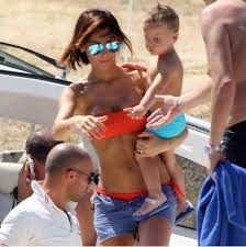 She has two older brothers, maurizio and giuseppe, and an older sister silvia. Anna Tatangelo E Gigi D Alessio Come Il Titanic Posts Facebook