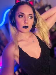 Brandi (@blondeallday) • Instagram photos and videos